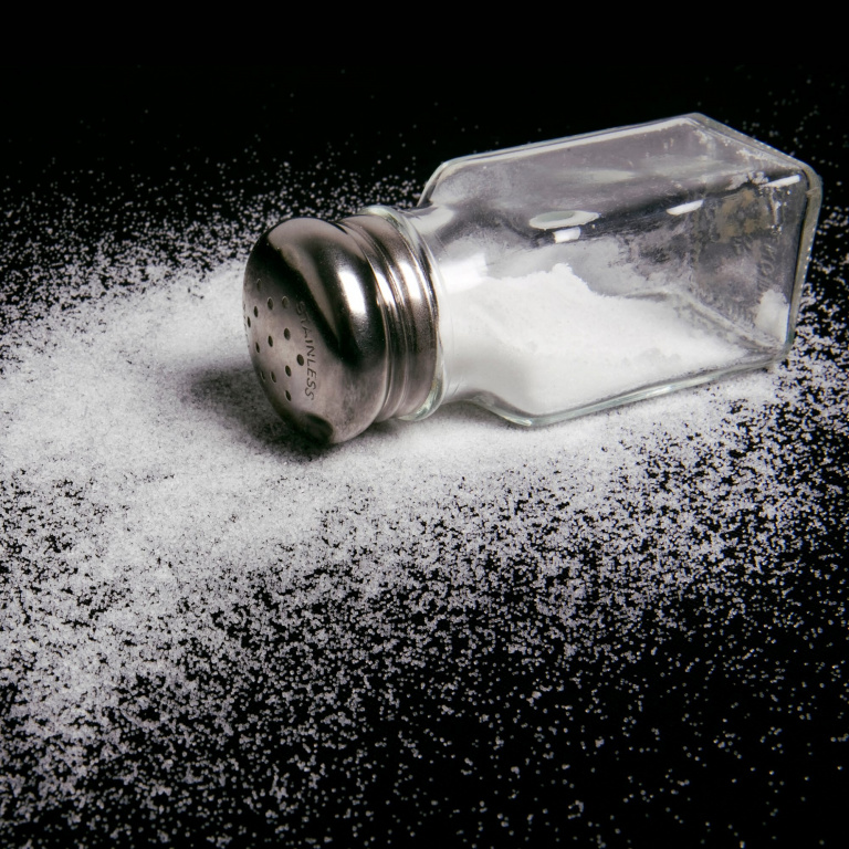 рассыпавшаяся соль
