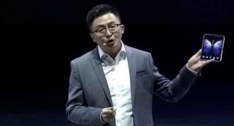 Samsung показала новый смартфон со складным экраном