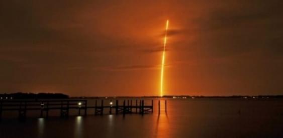 Вертикальная посадка ракеты Falcon-9