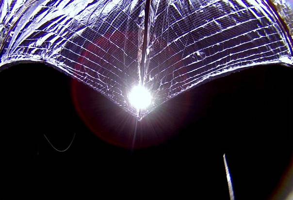 Космический корабль LightSail 2 увеличил высоту орбиты с помощью солнечного паруса