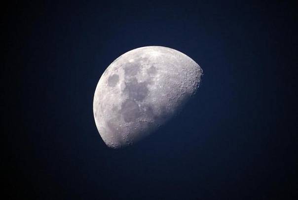 Лунная кора частично сделана из метеоритов