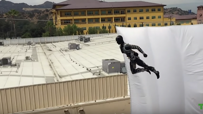Короткое видео о роботах-каскадерах