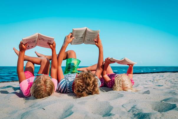 Фотоконкурс «Лето с книгой»