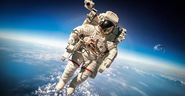 Специалисты NASA проверили лунные скафандры на прочность