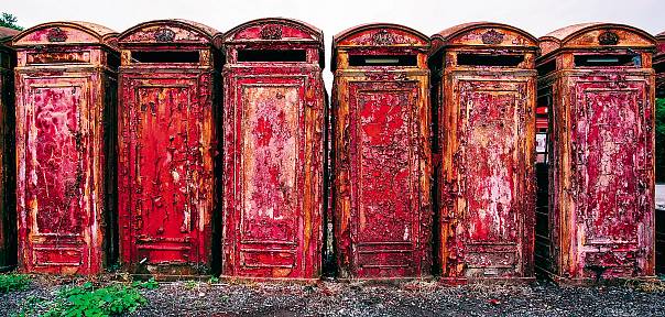красные телефонные будки на свалке, Британское содружество