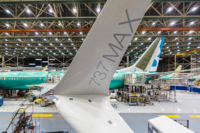 Boeing остановит производство самолётов 737 до весны следующего года