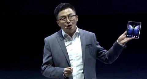 Samsung показала новый смартфон со складным экраном
