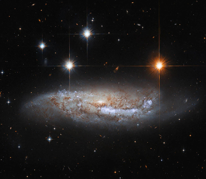 Последний в 2021 году снимок телескопа «Хаббл» показал далекую галактику 