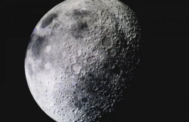 От чего всё же образовался самый большой кратер на Луне?