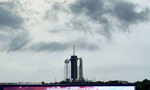 Запуск ракеты SpaceX перенесен из-за сложных погодных условий