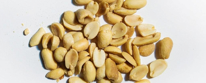 FDA одобрило первый препарат для лечения аллергии на арахис у детей