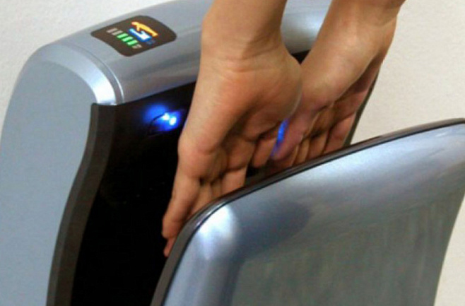 А вы пользуетесь сушилками для рук в общественном туалете?