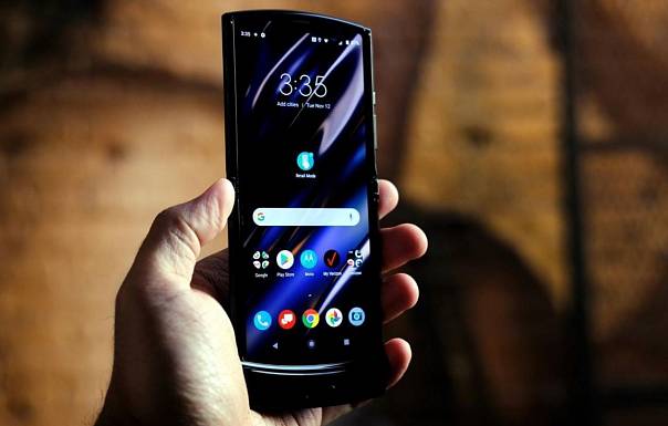 Релиз складного смартфона Razr от Motorola откладывается