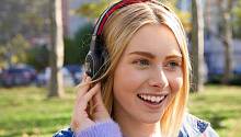 JBL Выпустит беспроводные наушники на солнечных батареях