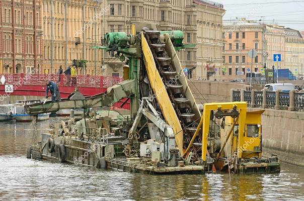 В реках и каналах Петербурга собрали 150 кубометров мусора