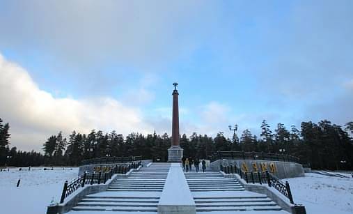 Пограничные столбы, разделяющие Европу и Азию 