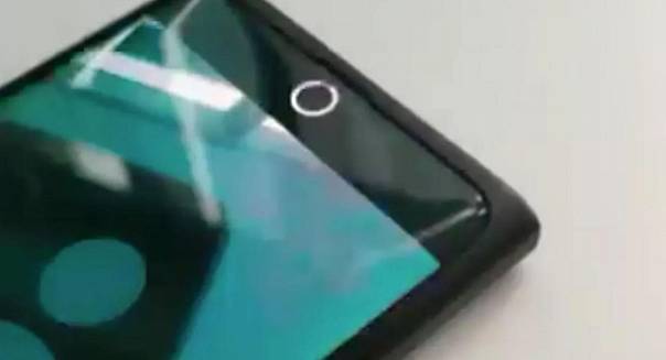 Селфи-камеру «спрятали» под экраном смартфона