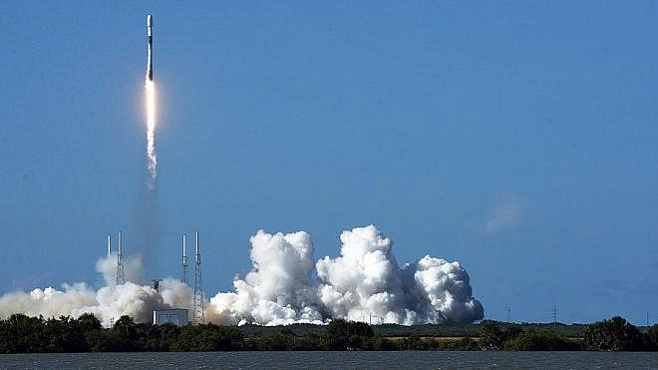 Ракета-носитель Falcon 9 со спутниками Starlink успешно стартовала во Флориде
