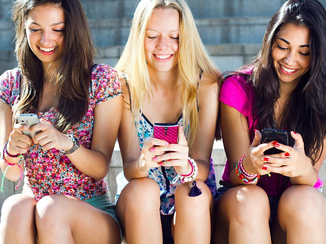 Ученые нашли связь между депрессией у подростков и смартфонами