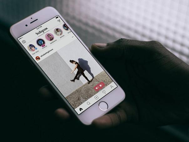 Instagram добавит функцию поиска одноклассников