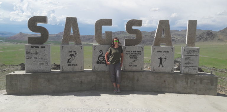 Въездная стела города Сагсай, Монголия