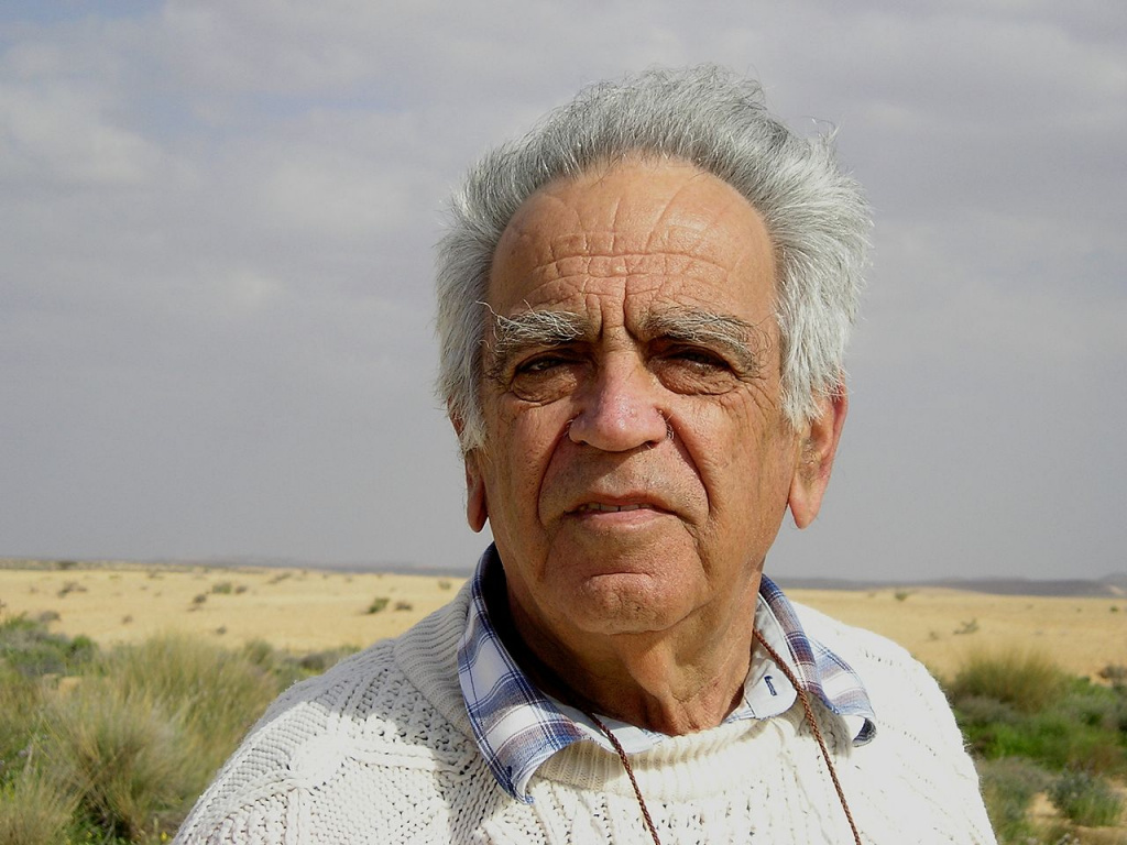 Amotz_Zahavi_profile.jpg Amotz_Zahavi_profile.jpg