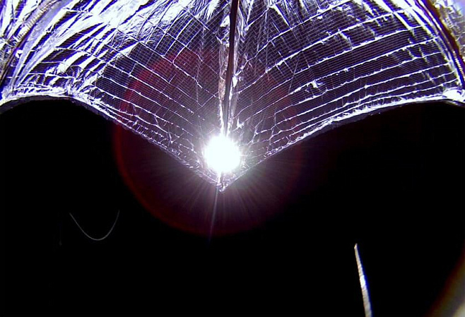 Космический корабль LightSail 2 увеличил высоту орбиты с помощью солнечного паруса