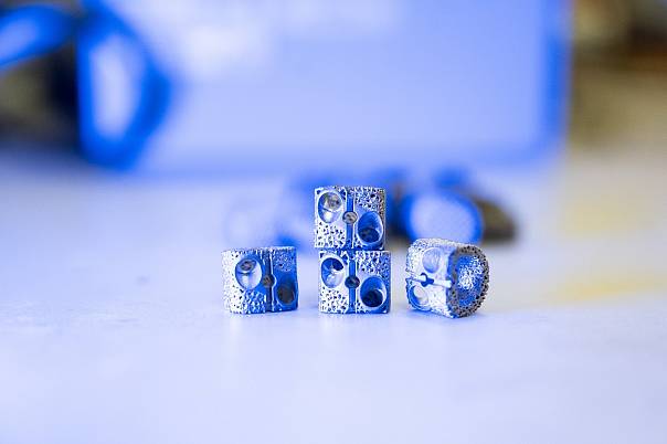 Ученые НИТУ МИСИС предложили новый подход к модификации поверхности сплавов для медицины