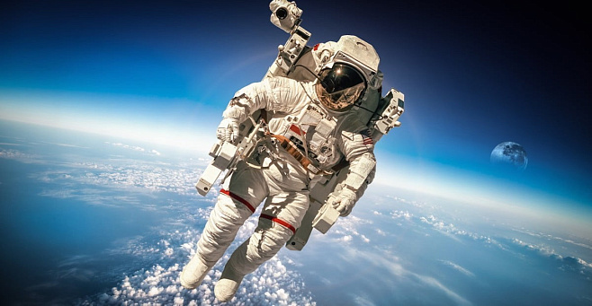 Специалисты NASA проверили лунные скафандры на прочность