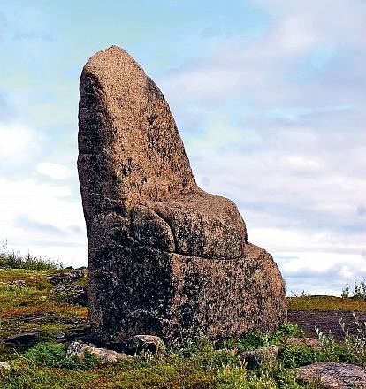 На каменном троне  