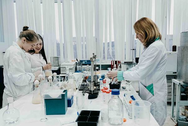 Ученые приготовили из рыбных отходов сложный двухкомпонентный пластик