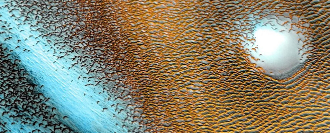 NASA поделилось фотографией песчаных дюн на Марсе