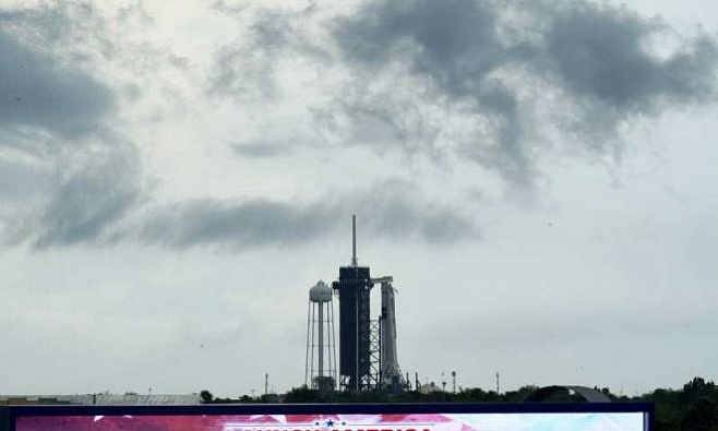 Запуск ракеты SpaceX перенесен из-за сложных погодных условий