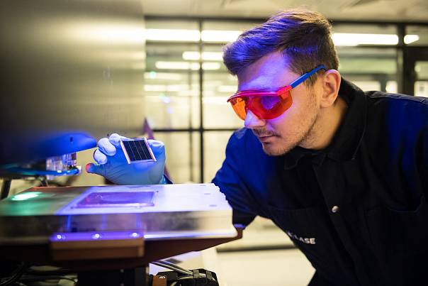 Микроинженерия: российские ученые повысили ресурс печатных солнечных батарей