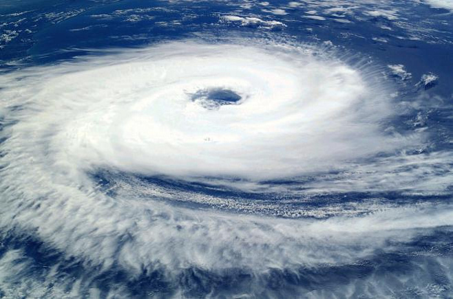 Каждое десятилетие ураганы и тайфуны подходят к суше на 30 км ближе 