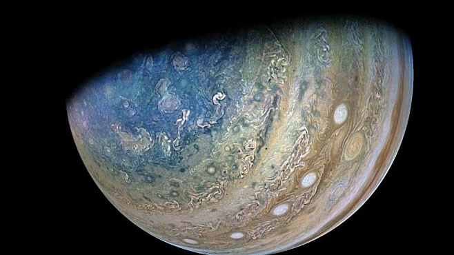 NASA опубликовало видео Ганимеда и Юпитера, снятое станцией «Юнона»