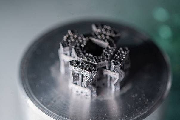 Новая структура материала сделает межпозвонковые имплантаты долговечнее