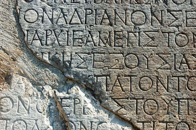 ИИ научили расшифровывать древние надписи
