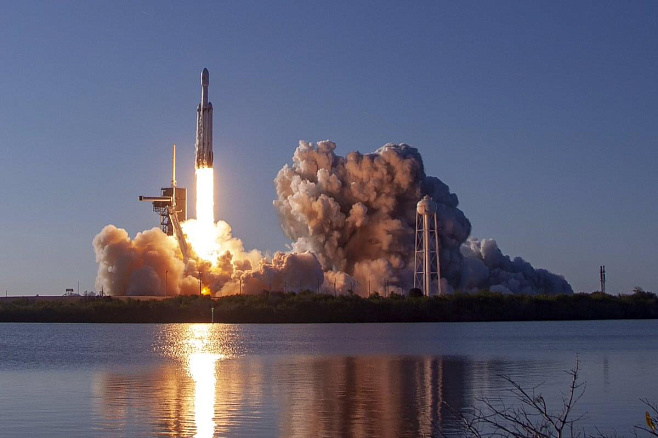 SpaceX провела первый коммерческий запуск ракеты Falcon Heavy